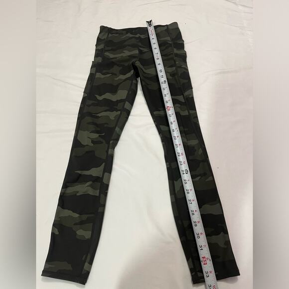 Athleta Green Camo Contender 7/8 Mid-Rise Leggings Zipper Pockets Size XS - Picture 10 of 10